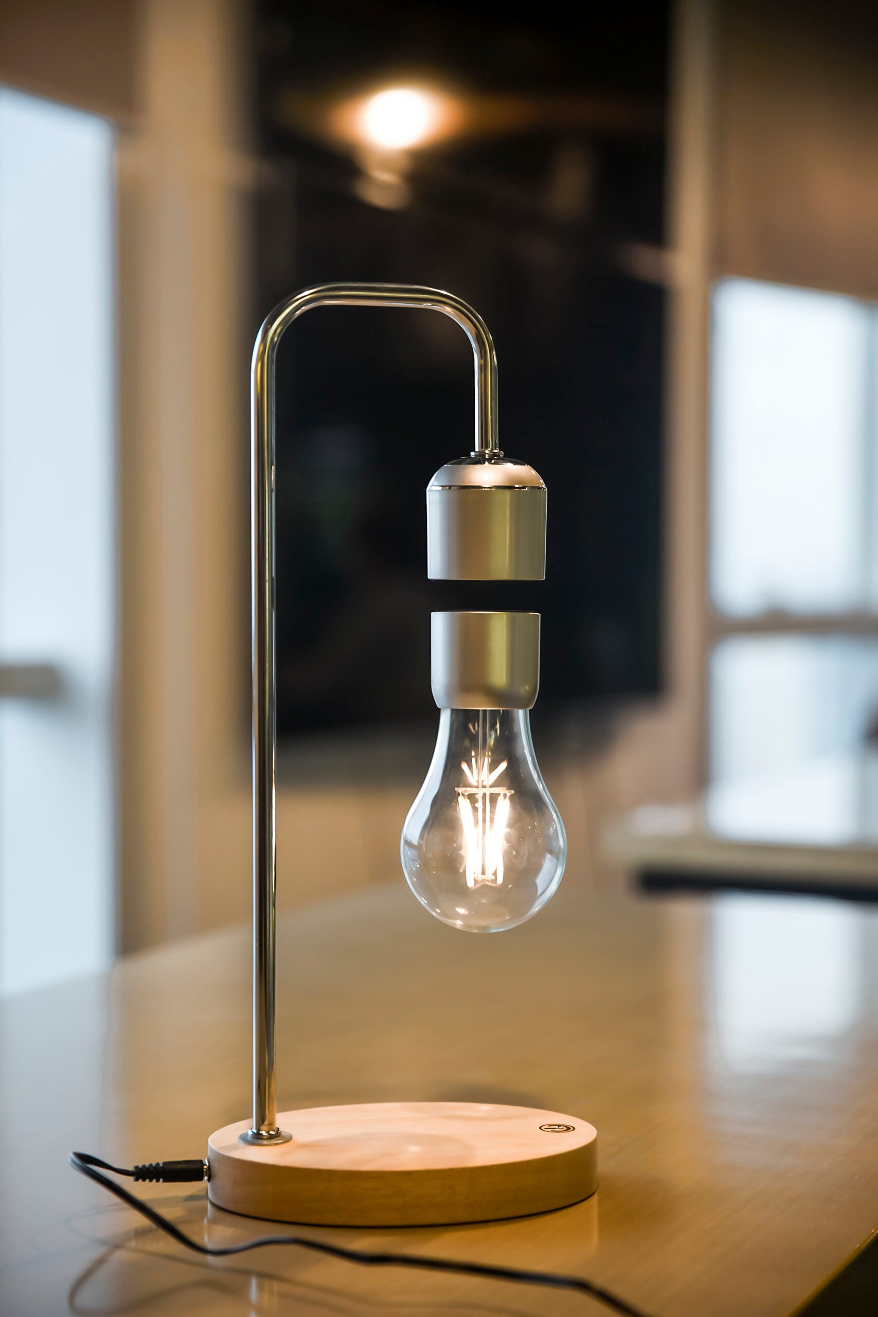 Bordslampa Levitas Magnetiskt Svävande