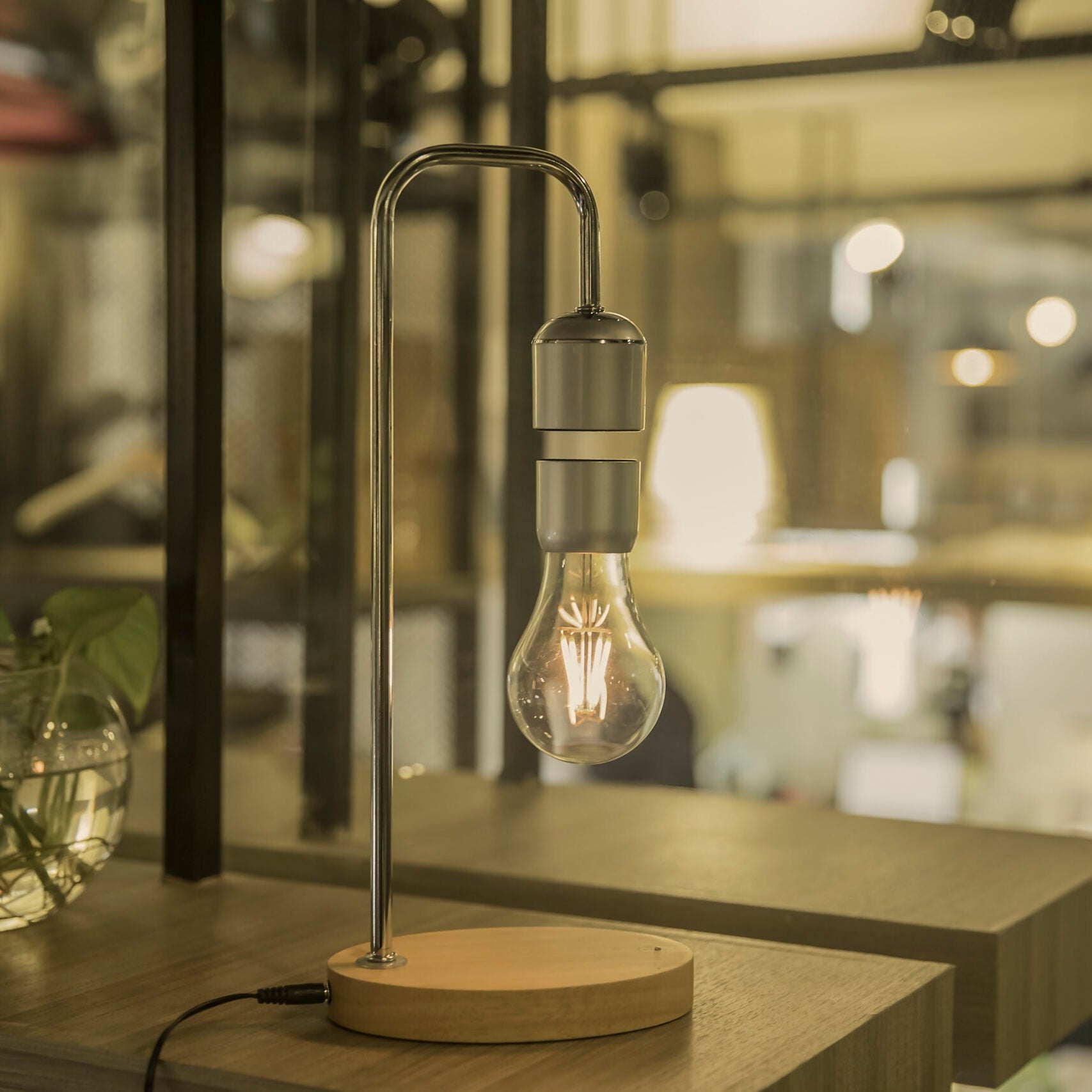 Bordslampa Levitas Magnetiskt Svävande